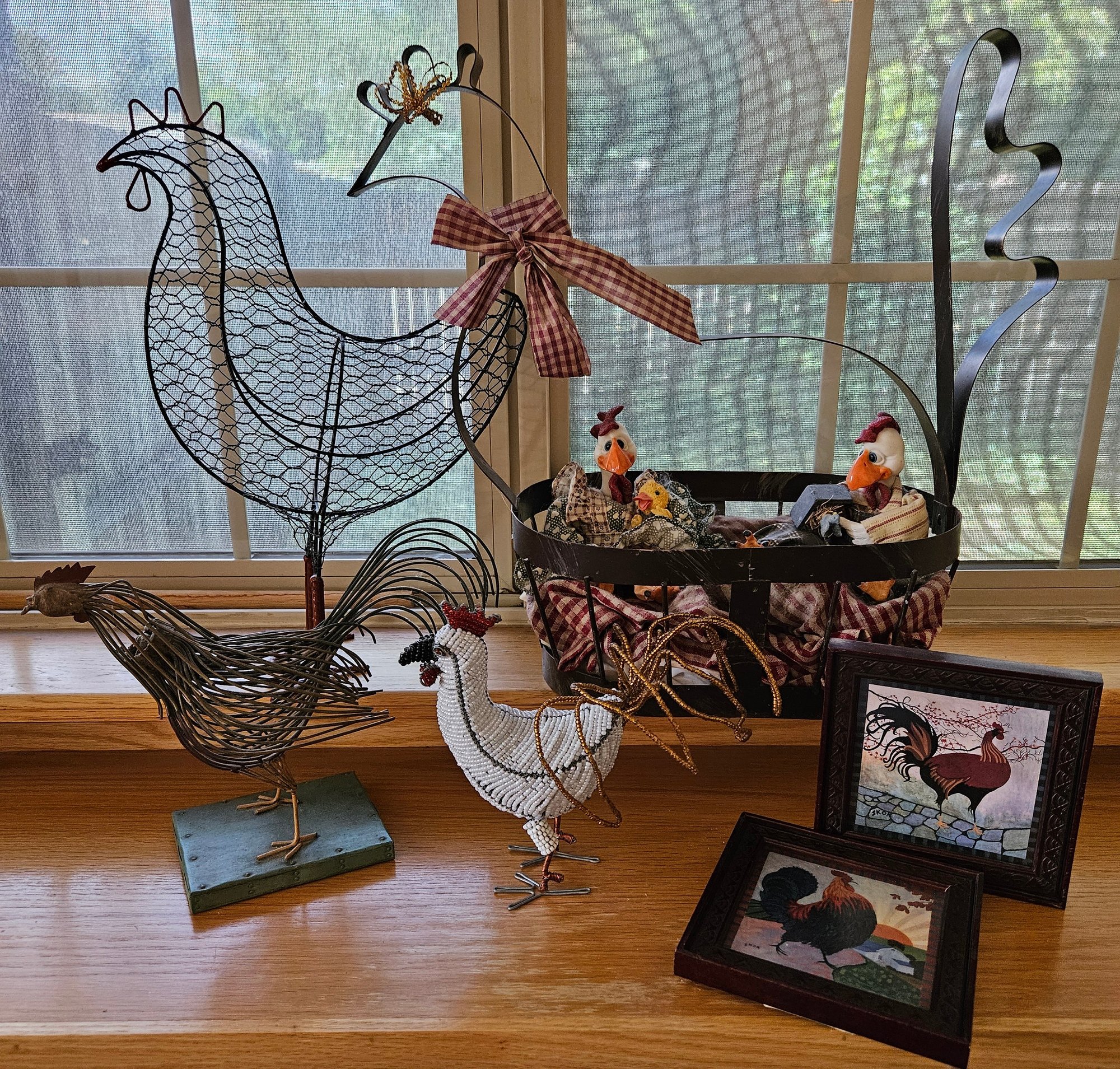 Country Home Wire Chicken Decor Lot #1561 | Auctionninja.com