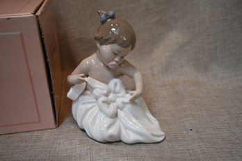 Nao By Lladro Porcelain Figurine Named 'My Blanky' With Box
