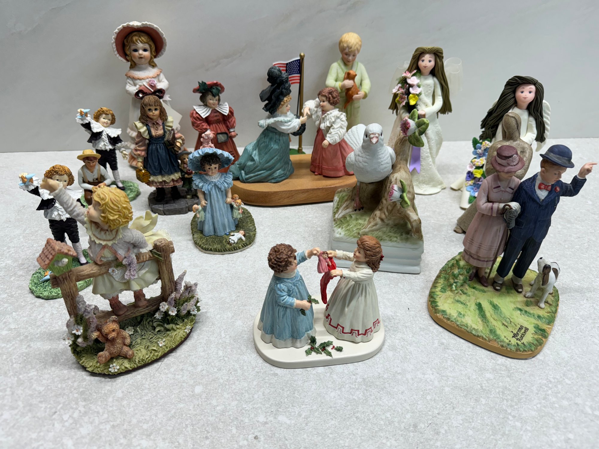 Lot Figurines anciennes – Etoile Auto49