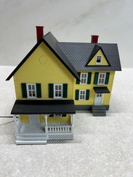 MTH Electric Trains Farm House With Green Shutters