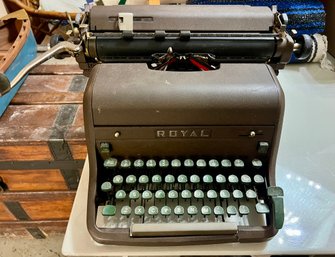 Vintage Royal HH Heavy Duty Manual Office Typewriter From The 1950's