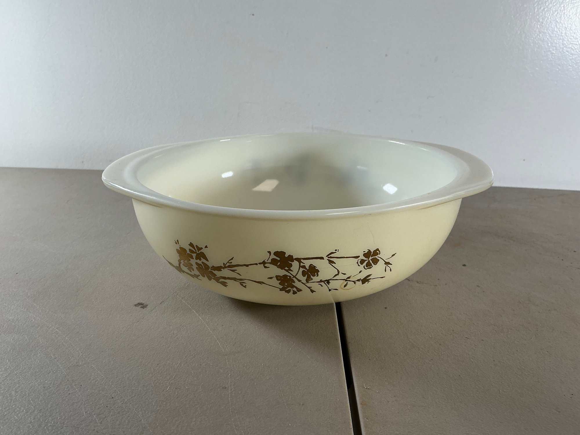 Vintage Pyrex Shallow Mixing Bowl #21114 | Auctionninja.com