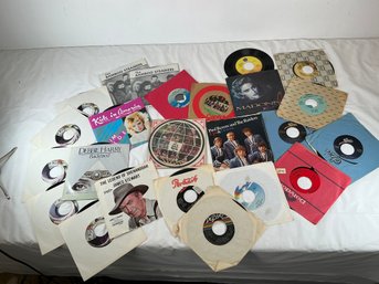 24 45s Including Madonna, Walt Disney It's A Small World, Kim Wilde, The Clash, Blonde, James Stewart, Etc