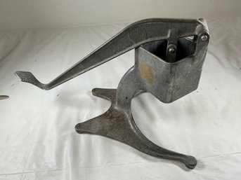 Vintage Wear-Ever Aluminum Citrus Press Juicer