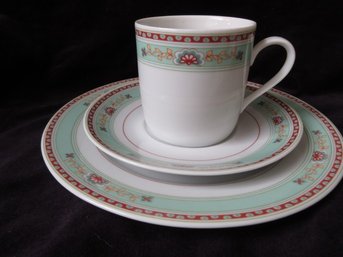 Schirnding Bavaria Trio Cup Saucer Plate Mint Red Floral Band