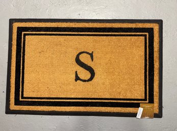 First Impression 'S' Monogram 30x48 Indoor/Outdoor Doormat
