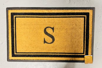 First Impression 'S' Monogram 30x48 Indoor/Outdoor Doormat