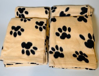Fleece Dog Blankets With Paw Print Decoration (4)