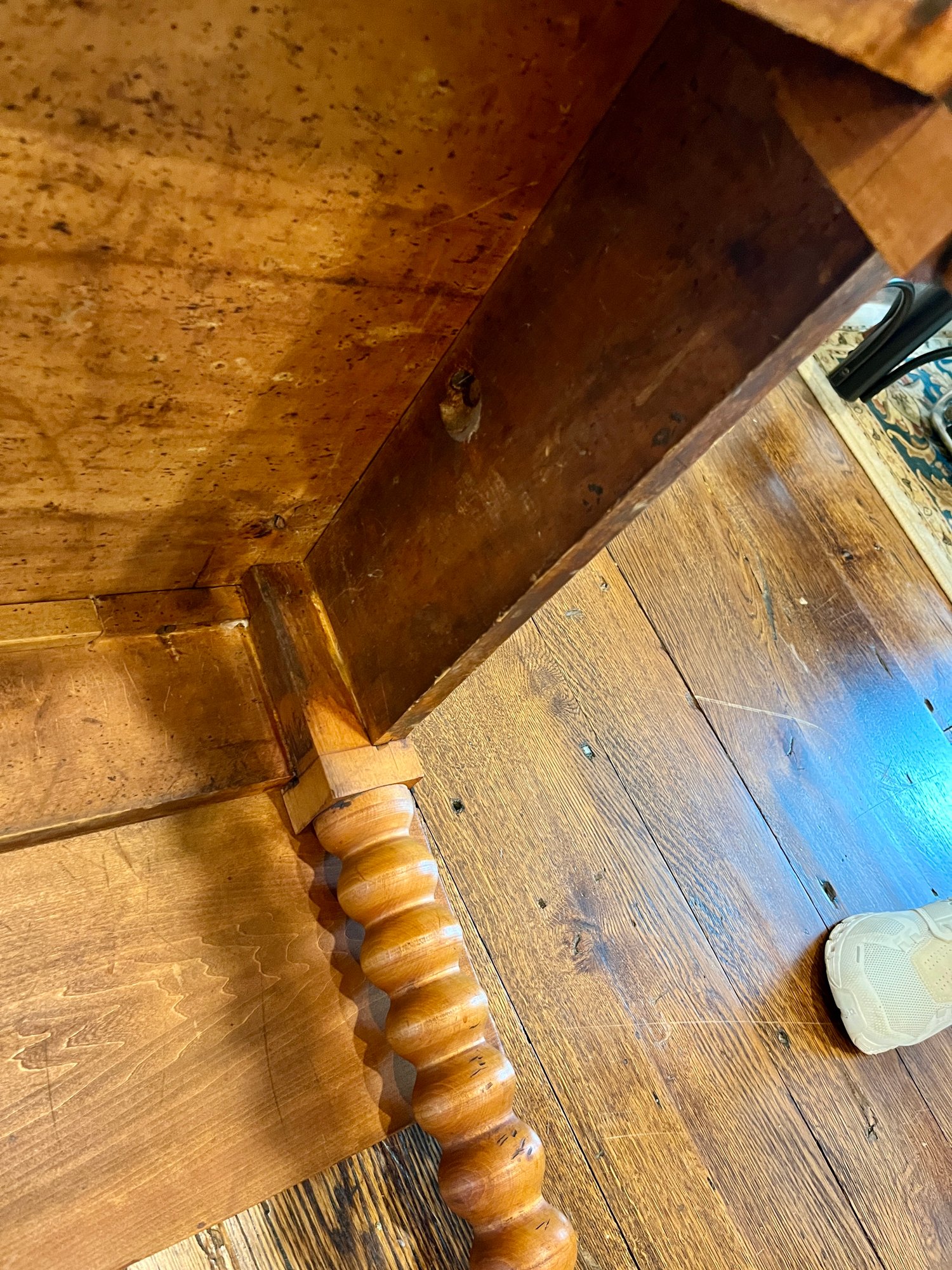 Drop Leaf Maple Table With Spool Legs 28108