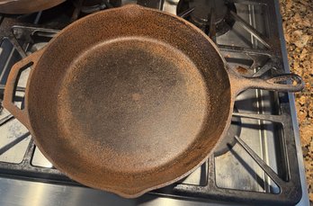 Lodge 12' Cast Iron Pan 1 Of 2