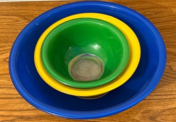 Vintage Pyrex Nesting Bowl Set