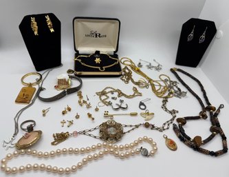 Large Assorted Jewelry Lot #663