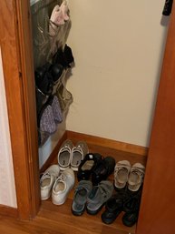 Shoes Size 7 1/2 In Large Bedroom Closet