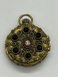 Mary Chess Cameo White Lilac Perfume Compact #716