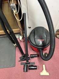 Wet/dry 5 Gallon Shop Vac With Attachments