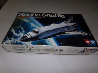 TAMIYA SPACE SHUTTLE ORBITER. 1/100TH SCALE. (NEW OLD STOCK)