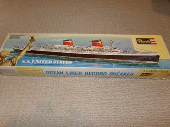 REVELL S.S. UNITED STATES, WORLDS FASTEST LINER. (NOS)