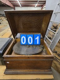 Regina 15.5' Oak Music Box