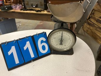 Vintage 25lb Kitchen Scale