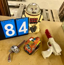 Vintage Tommy Robot, Battery Op Ray Gun, Tin Litho Tin, Cool Watch