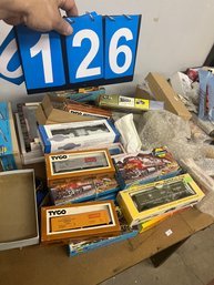 HO RR Train Incl Mostly Train Cars.  Big Lot! LOT D