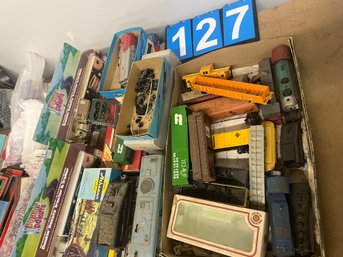 RR Train Incl Mostly HO Train Cars But Incl 2 O Gauge Engines Incl Blue Diesel Big Lot! LOT E