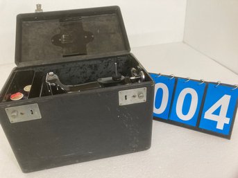 SINGER FEATHERWEIGHT SEWING MACHINE