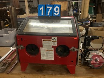 Brand New Grizzly Table Top Sand Blasting Cabinet