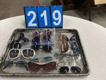 Lot Of Vintage Sun Glasses