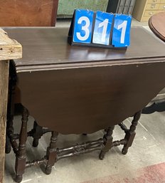 Dark Finish Mahogany Gateleg Table With2 Leaves With Pie Crust Edge Top