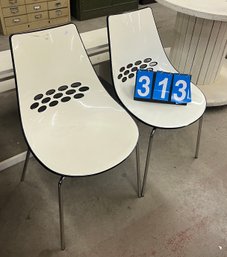 Pair Of Scoop Seat Plastic Side Chairs In Interesting Form Mfg By Calligaris Patents Furniture, Made In Italy