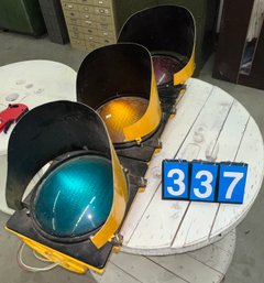 #1 Commercial Grade Traffic Light With Slight Hood Shields