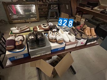 Table Lot Of 12 Pair Os Shoes Various Sizes