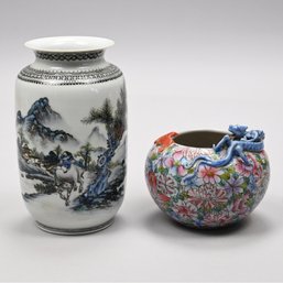 Two Chinese Porcelain Vases, Twentieth Century