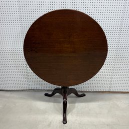 Queen Anne Walnut Tilt-Top Table