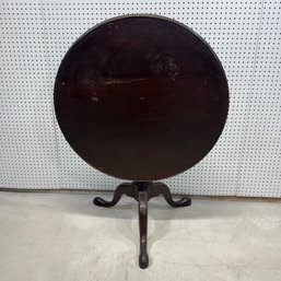 Queen Anne Walnut Tilt-Top Table