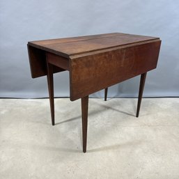 Hepplewhite Mahogany Drop-Leaf Table