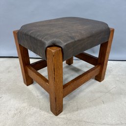 Arts & Crafts Oak Leather-Upholstered Footstool, Early 20th Century
