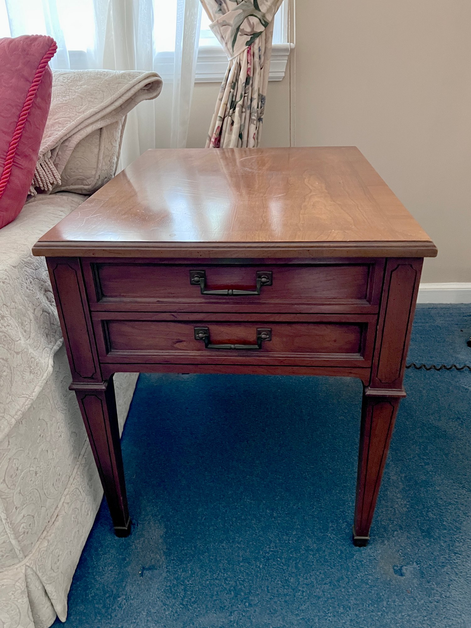 LR) PAIR OF VINTAGE DREXEL HERITAGE END TABLES / NIGHT STANDS - 27