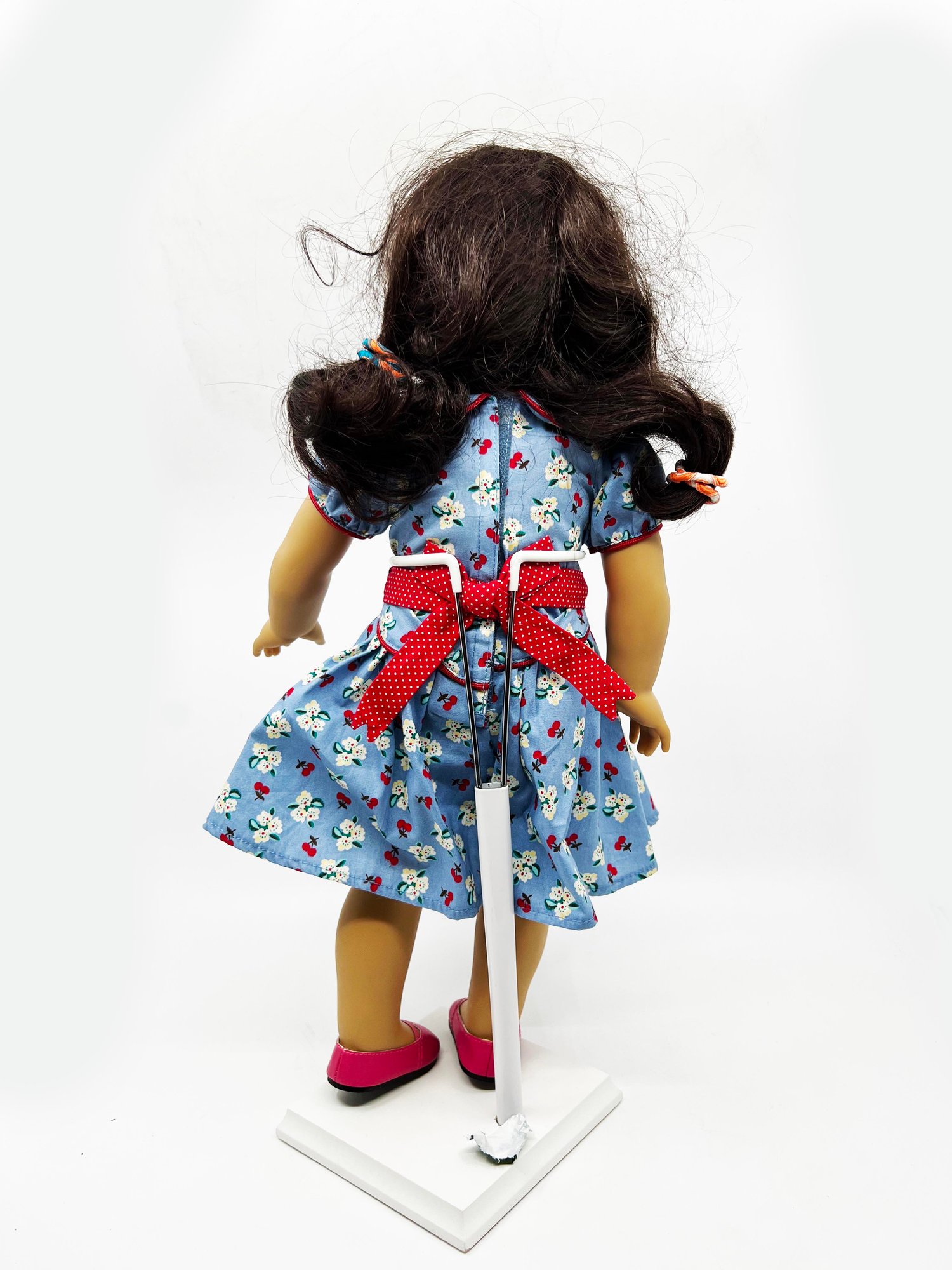 A30) AMERICAN GIRL DOLL "RUTHIE"- BLUE DRESS & SHOES- STAND NOT INCLUDED  #12492 | Auctionninja.com