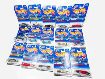 (D-8) VINTAGE LOT OF 15 NEVER OPENED HOT WHEELS  TOY CAR MODELS