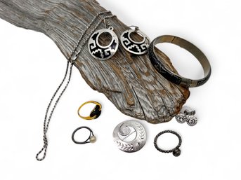 (A-50) VINTAGE SET OF ASSORTED STERLING SILVER JEWELRY ITEMS-BRACELET, CHAIN, EARRINGS & RINGS