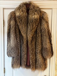 (LR) VINTAGE FOX FUR COAT - APPROX. SIZE MED./LARGE - IN GOOD VINTAGE CONDITION