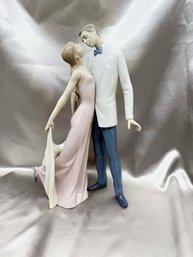 (A-3) VINTAGE LLADRO PORCELAIN FIGURE-'HAPPY ANNIVERSARY'-#6475-SPAIN