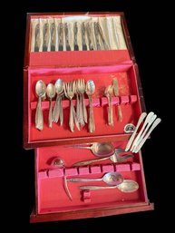(A-45) VINTAGE 98 PIECE INTERNATIONAL SILVER FLATWARE SET W/WOOD CASE AS SHOWN
