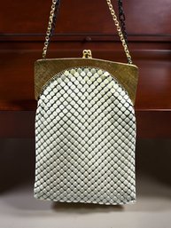 (A-58) VINTAGE WHITING AND DAVIS IVORY MESH PURSE W/GOLD TONE METAL FRAME