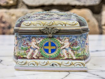 (A-2) OVERSIZED ANTIQUE CAPODIMONTE PORCELAIN CASKET LIDDED BOX WITH BRASS ORMOLU FRAME & CLASP - A BEAUTY