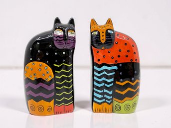 (A-21) VINTAGE PAIR OF LAUREL BURCH CERAMIC SALT AND PEPPER SHAKERS-CAT THEME