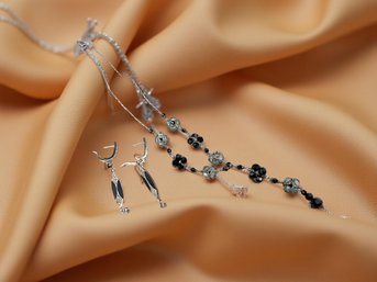 (J-8) VINTAGE STERLING SILVER BLACK & CLEAR BEADED NECKLACE & PAIR OF DROP EARRINGS W/ONYX