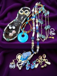 (J-20) VINTAGE LOT OF APPROX. 15 PIECES OF COSTUME JEWELRY-NECKLACES, EARRINGS